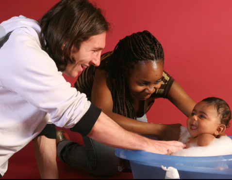 Messi and Lamine Yamal's mother, Sheila Ebana, laughing as baby Yamal splashes in a blue tub